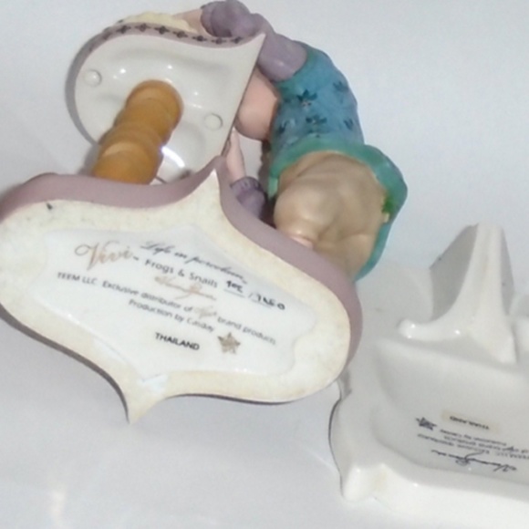 Figurine "Frogs & Snails" by Vivi - #702 of 1650 - Two Pieces - Boy and Plaque - Picture 3 of 7